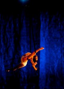 Tuedon Ariri practising contorsion straps